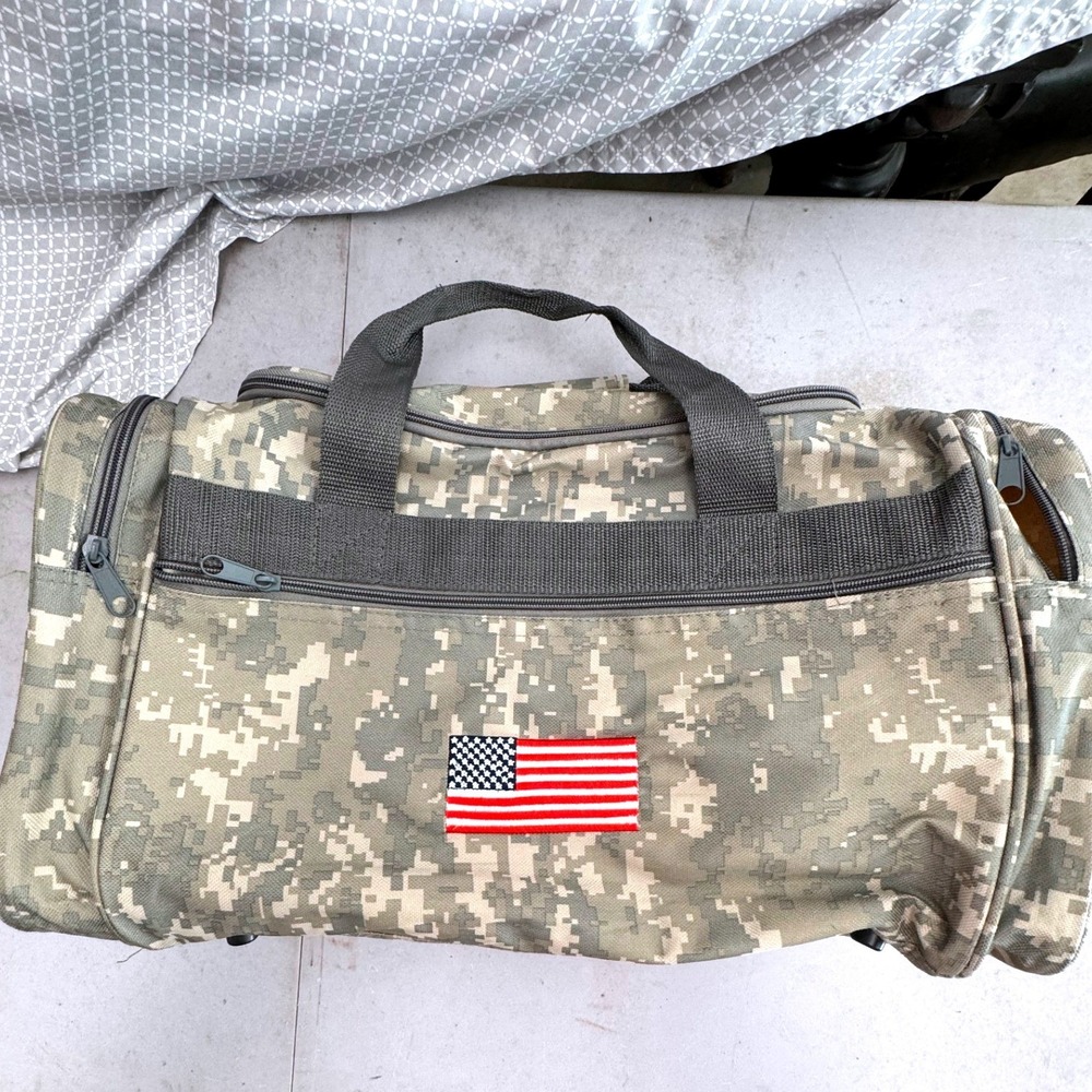 NRA Camo Duffle Bag Digital Camouflage Gym Travel Bag USA Flag w Strap Medium